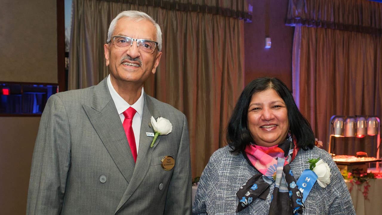 Two IEEE SA Awards attendees posing for a photo.